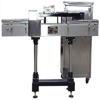 Machine de remplissage et de capsulage de bouteilles de poudre d'albumine