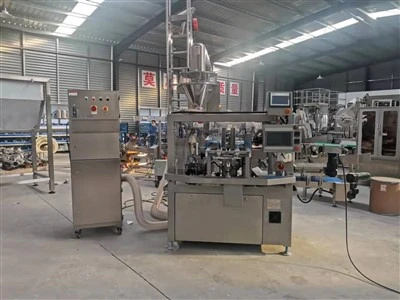 Machine de remplissage de poudre de sac préfabriquée